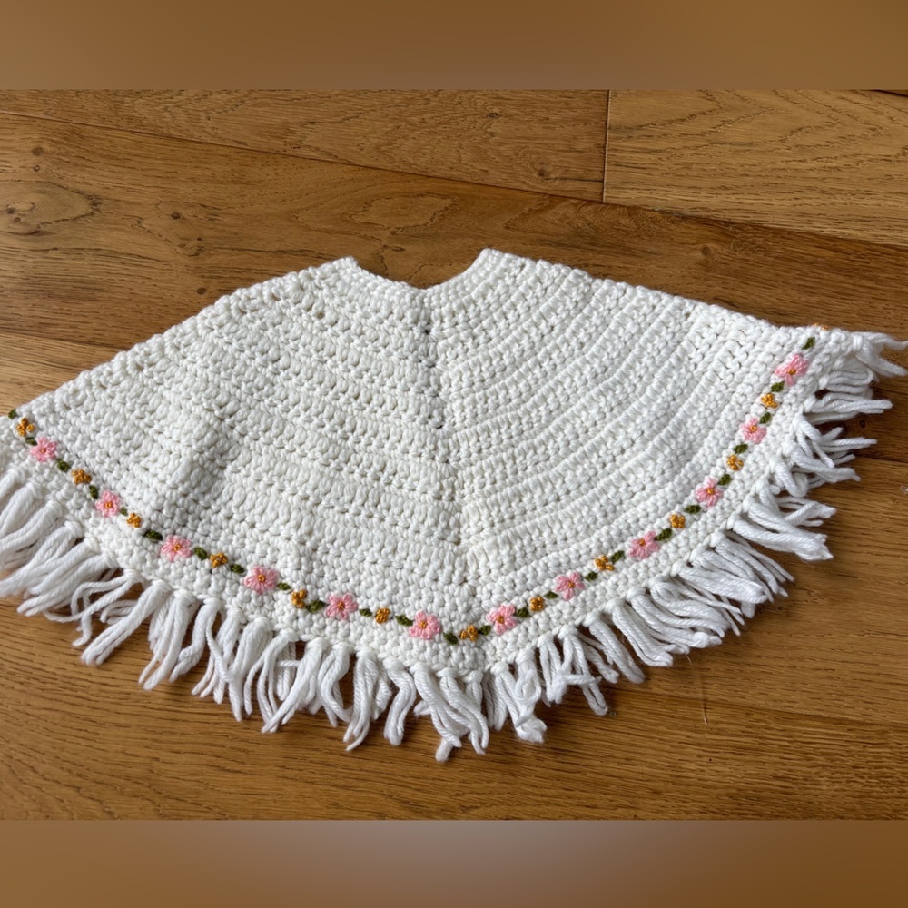 Vintage knit sweater shawl floral embroidered
